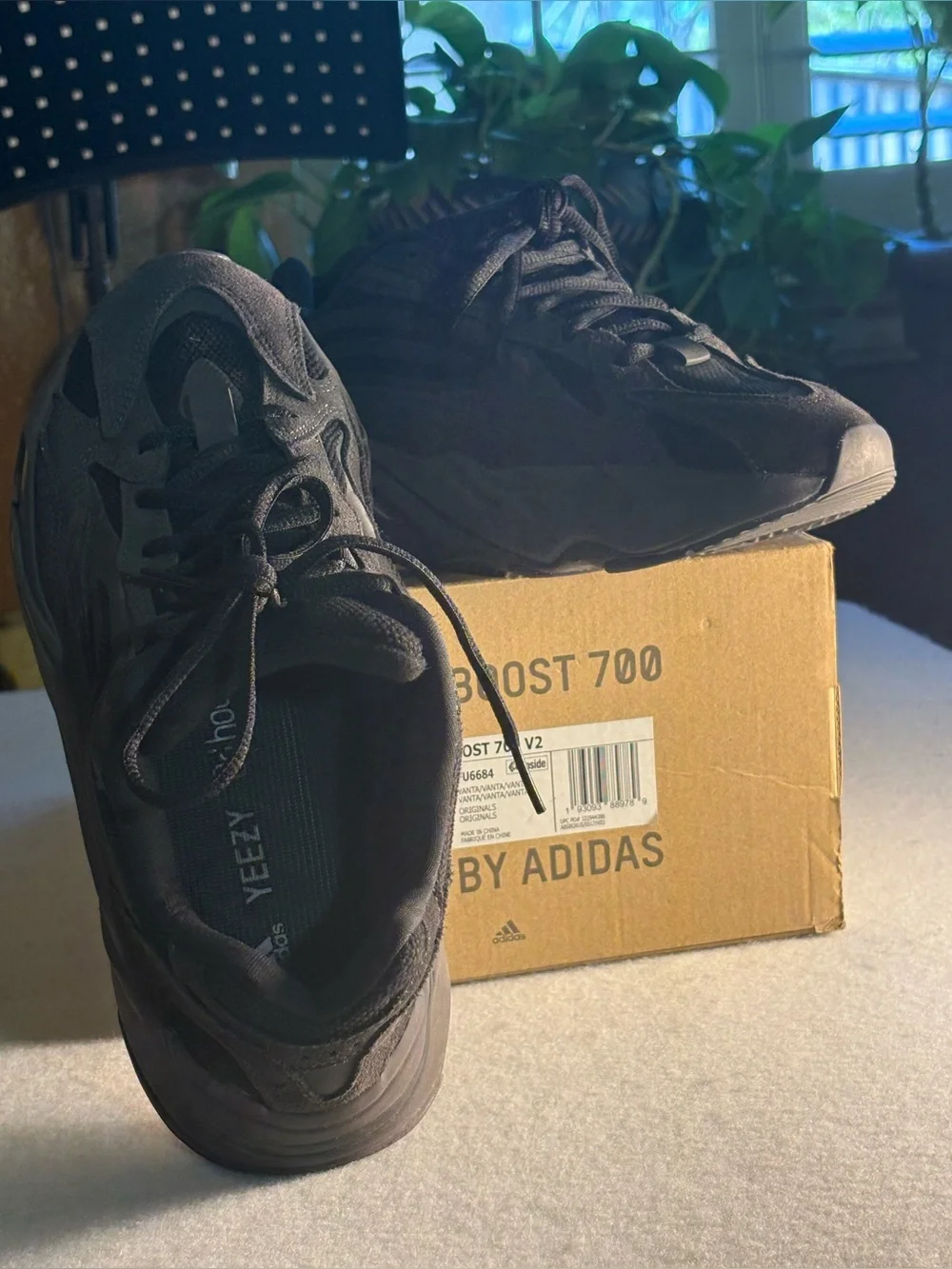 adidas Yeezy Boost 700 V2 Men's Sneakers - Black size 7.5